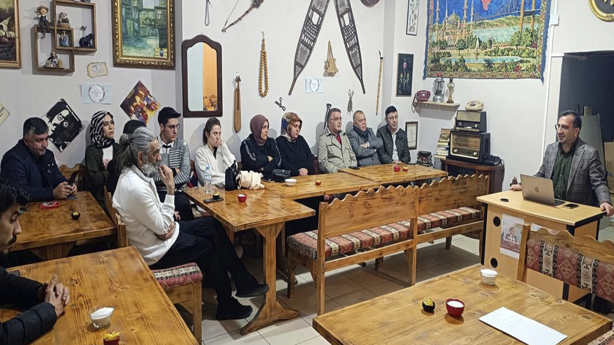 Bayburt'taki sahafta 'Türk Dili' konuşuldu