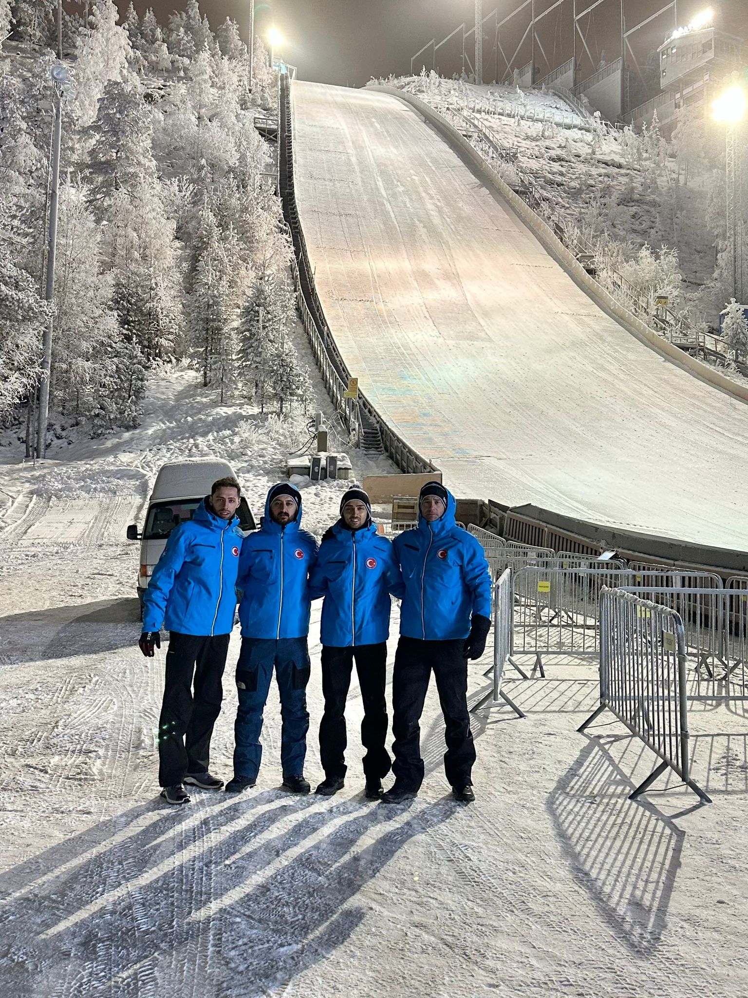 Kayakla atlama milli sporcuları kupa için Finlandiya yolunda
