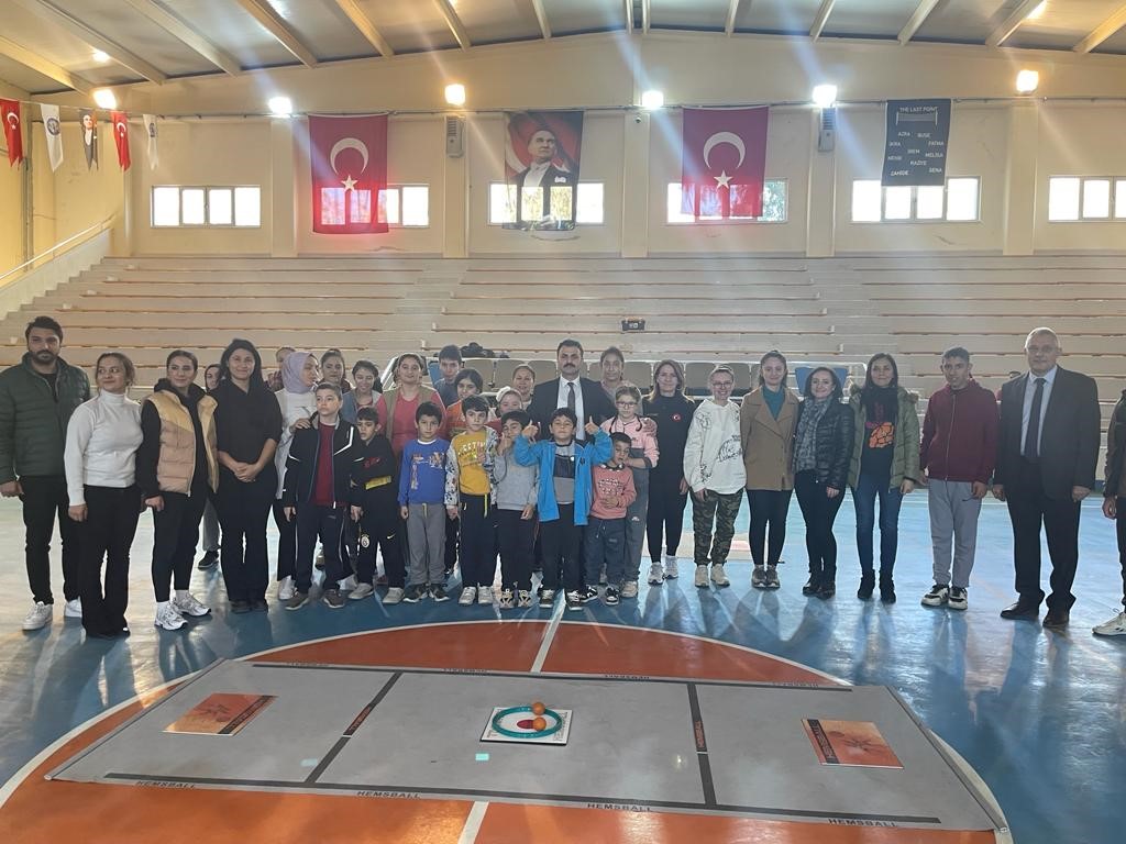 Milli spor tescilli Hemsball, Buharkent’te tanıtıldı