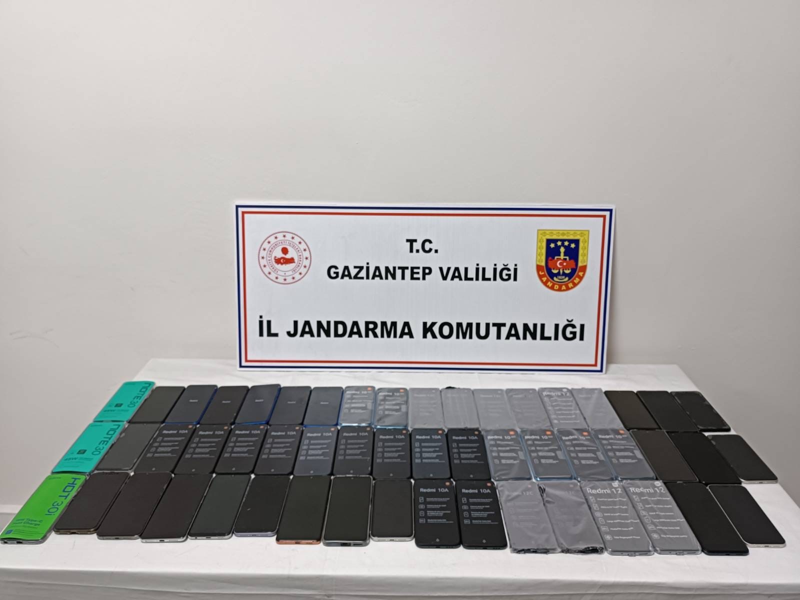 Gaziantep'te 1,5 milyon lira değerinde kaçak cep telefonu ele geçirildi