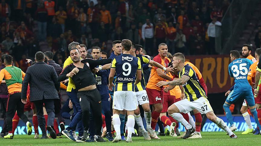 Olaylı derbiye ceza yağdı