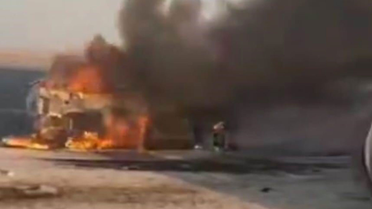 Traktörle çarpışan otomobil alev alev yandı