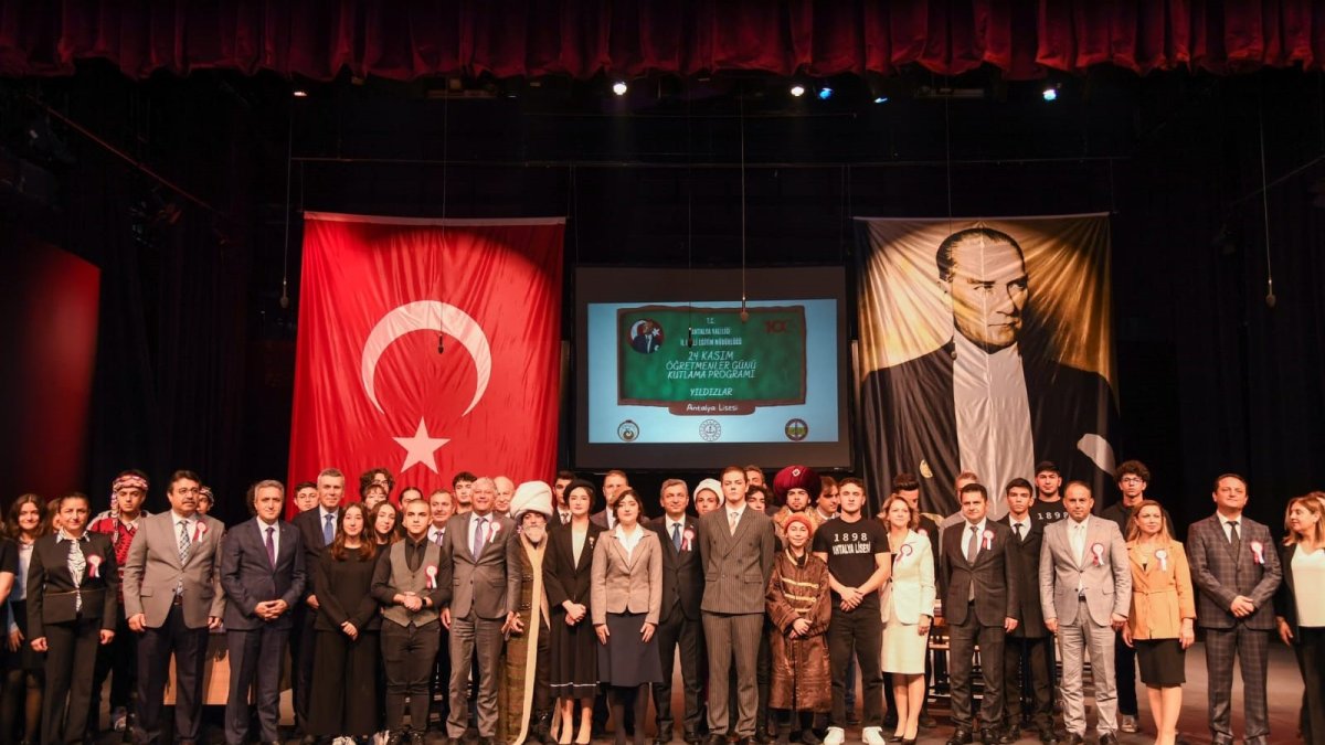 Antalya’da Öğretmenler Günü kutlandı