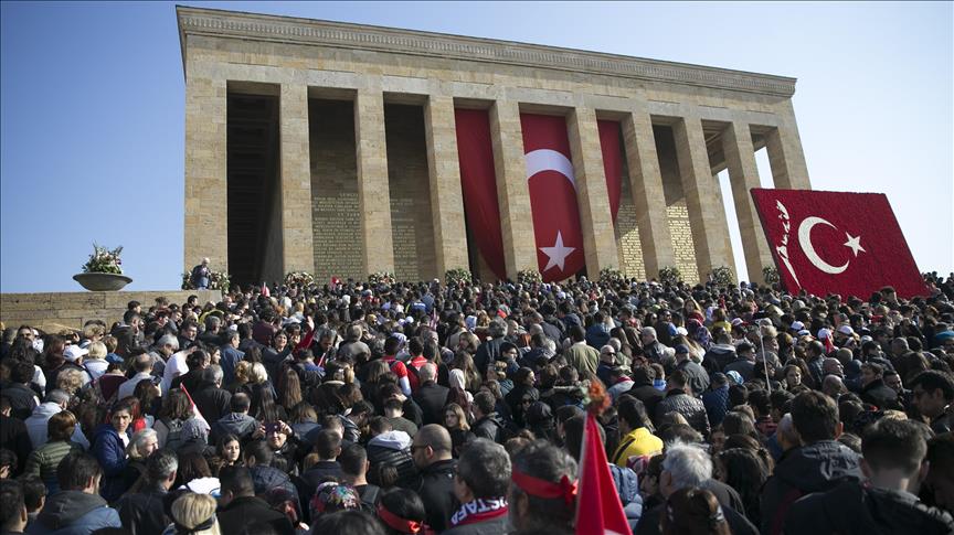 Anıtkabir ziyaretçiler ile dolup taştı