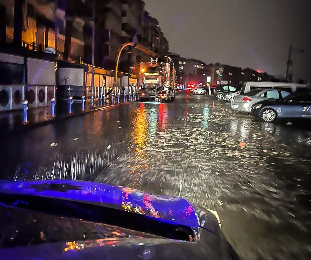 İzmir'de fırtınanın etkisi sürüyor