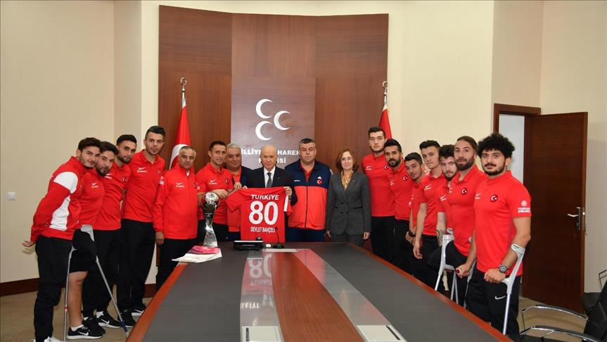 Bahçeli, Ampute Milli Futbol Takımını kabul etti