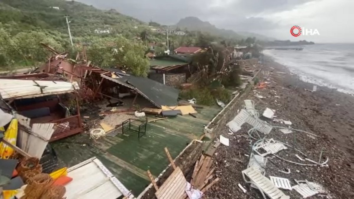 Çanakkale'de fırtına hayatı felç etti