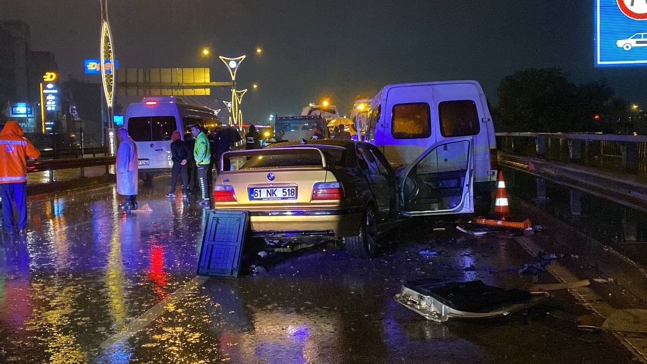 Mardin'de otomobil devrildi 5 kişi yaralandı