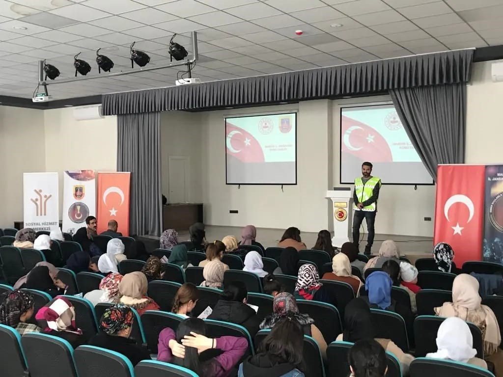 Mardin'de 'Bağımlılıkla Mücadele Çalıştayı' başladı