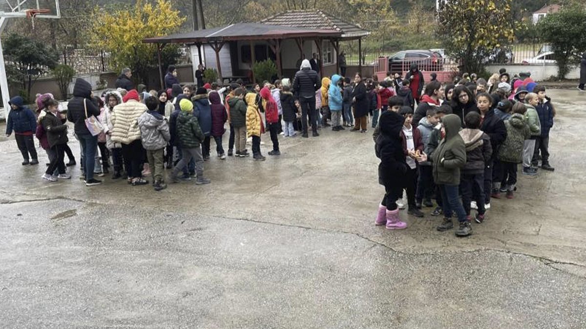 Deprem sonrası okullar tatil edildi