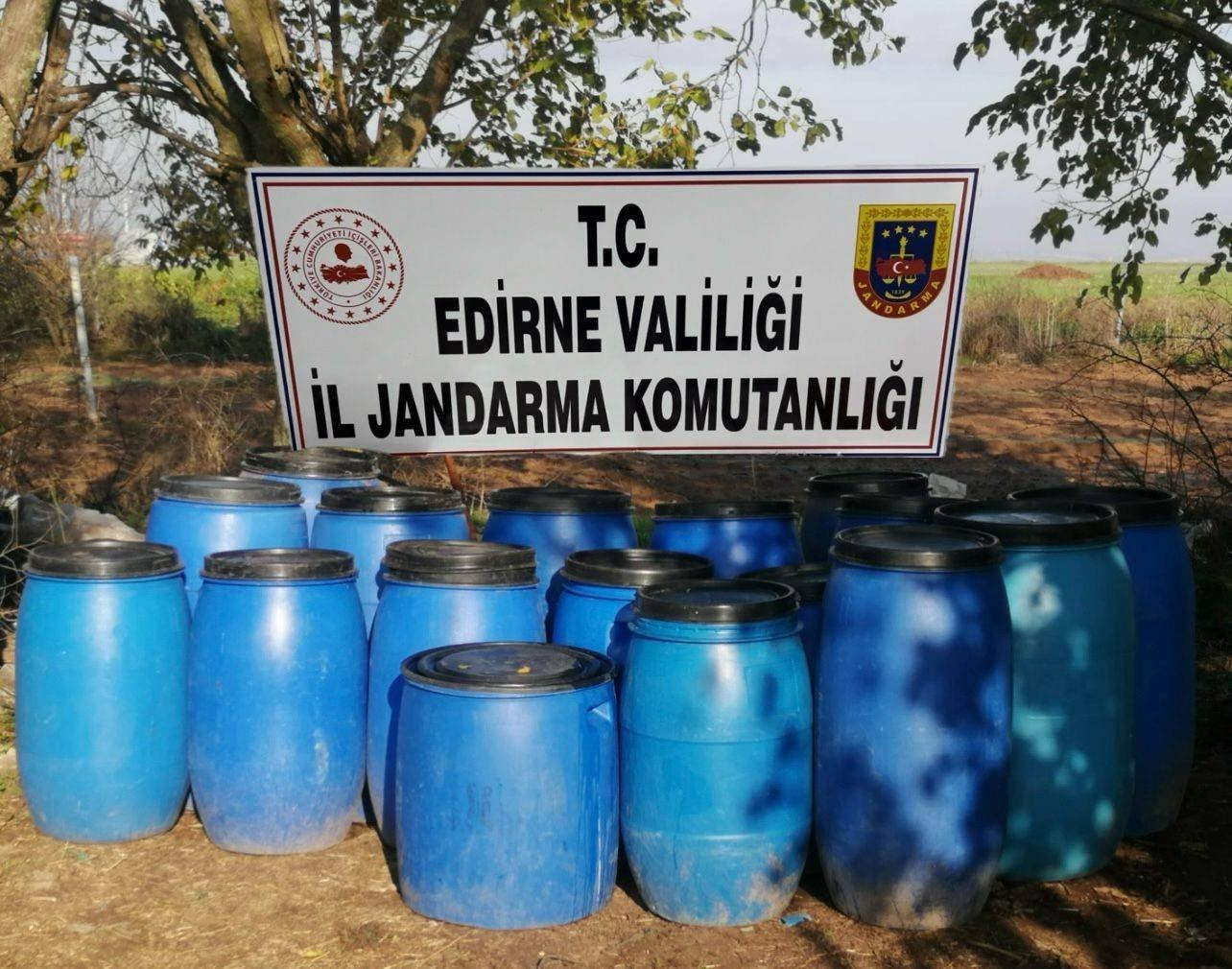 Edirne'de 2 ton kaçak içki ele geçirildi