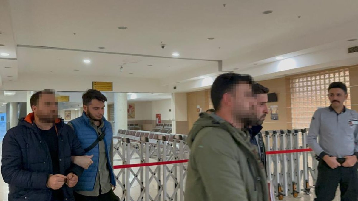 Eski milli futbolcu Oktay Derelioğlu'na darp uygulayan iki kişi tutuklandı