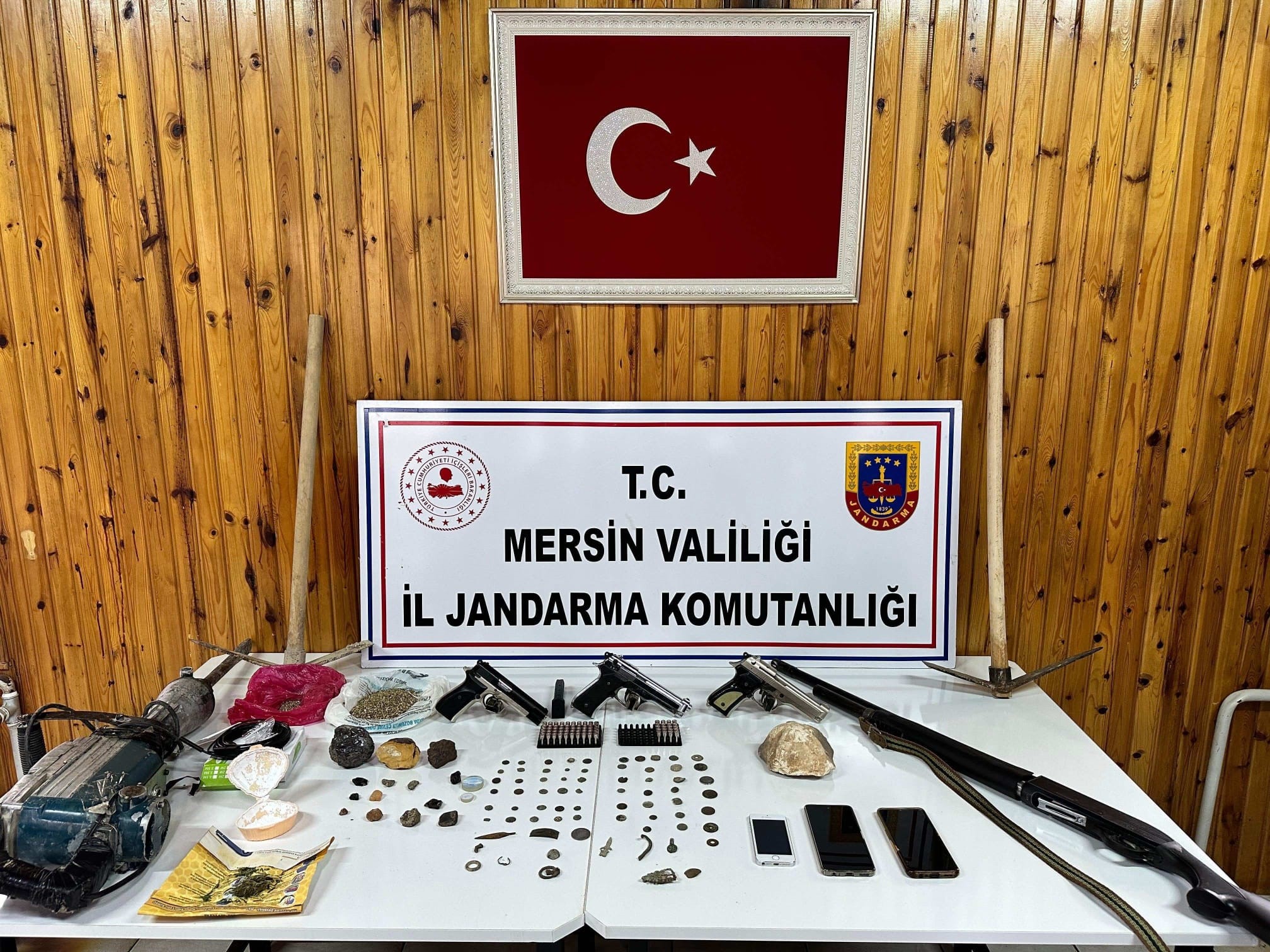 Mersin'de tarihi eser kaçakçılığı operasyonu 3 gözaltı
