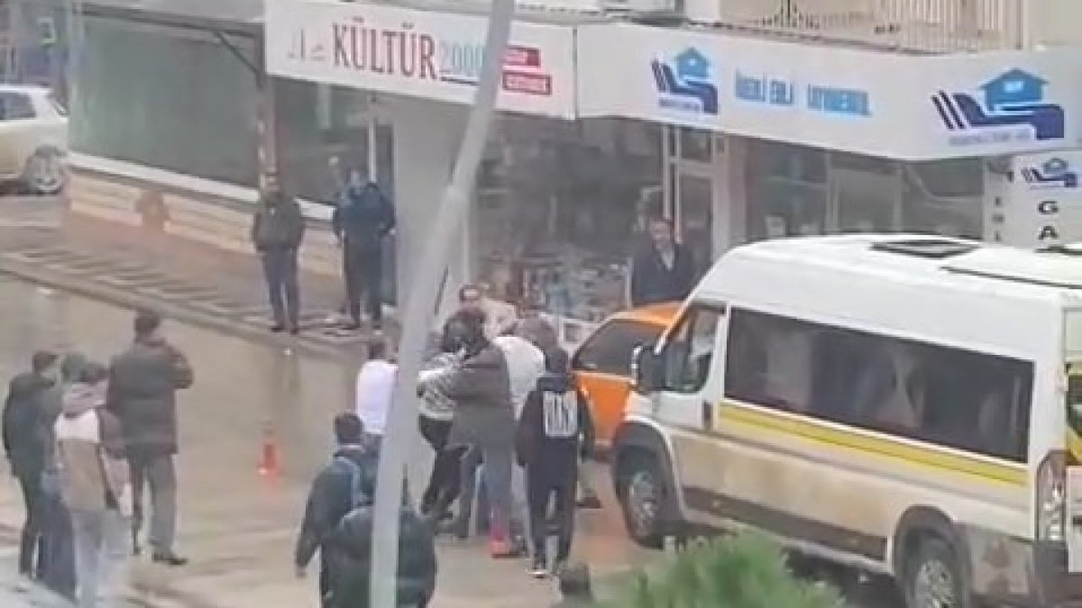 Bursa'da sokaklar ringe aldı