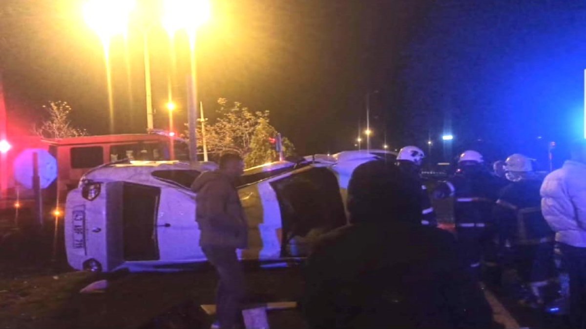 Kütahya'da iki otomobil çarpıştı 2 yaralı