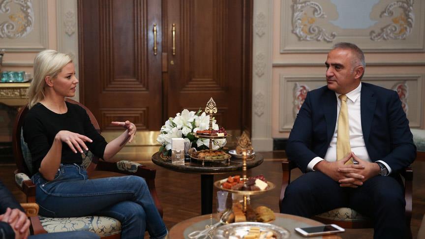 Ünlü oyuncu Bakan Ersoy'un konuğu oldu