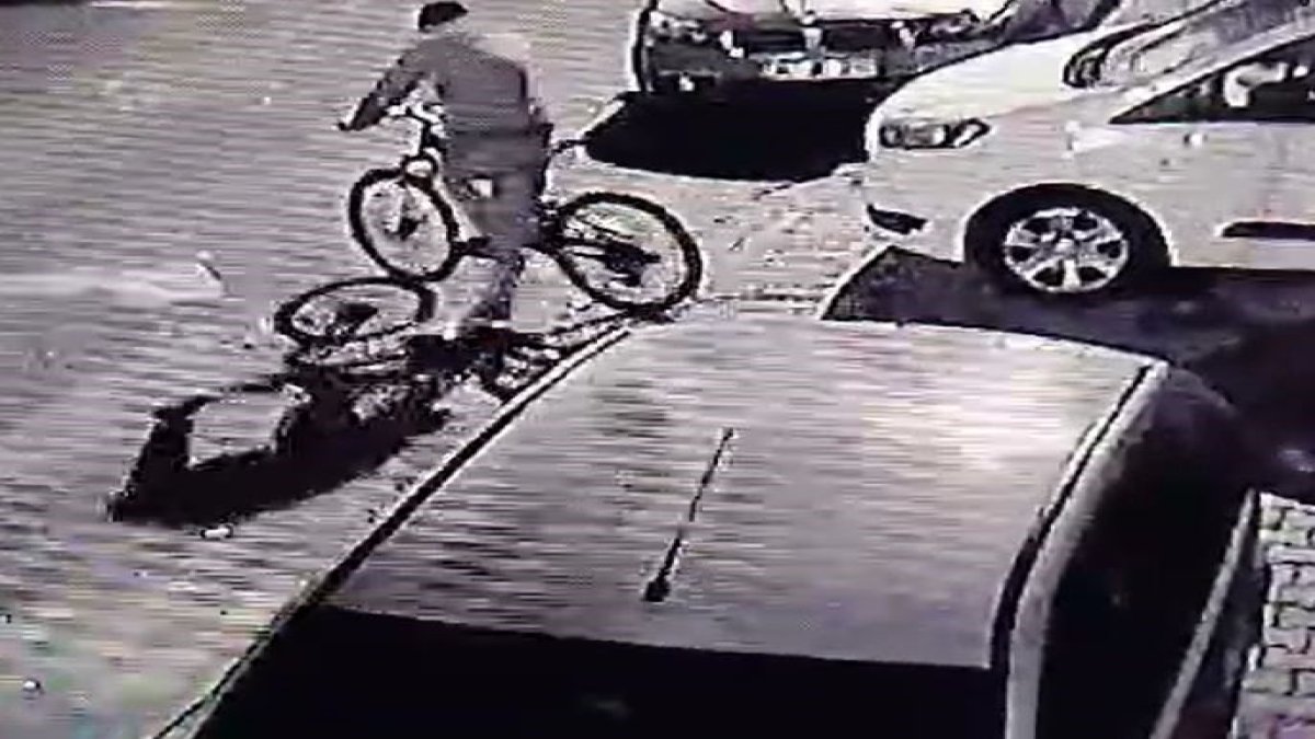 İstanbul Arnavutköy'de çaldığı bisiklete binerek kaçtı