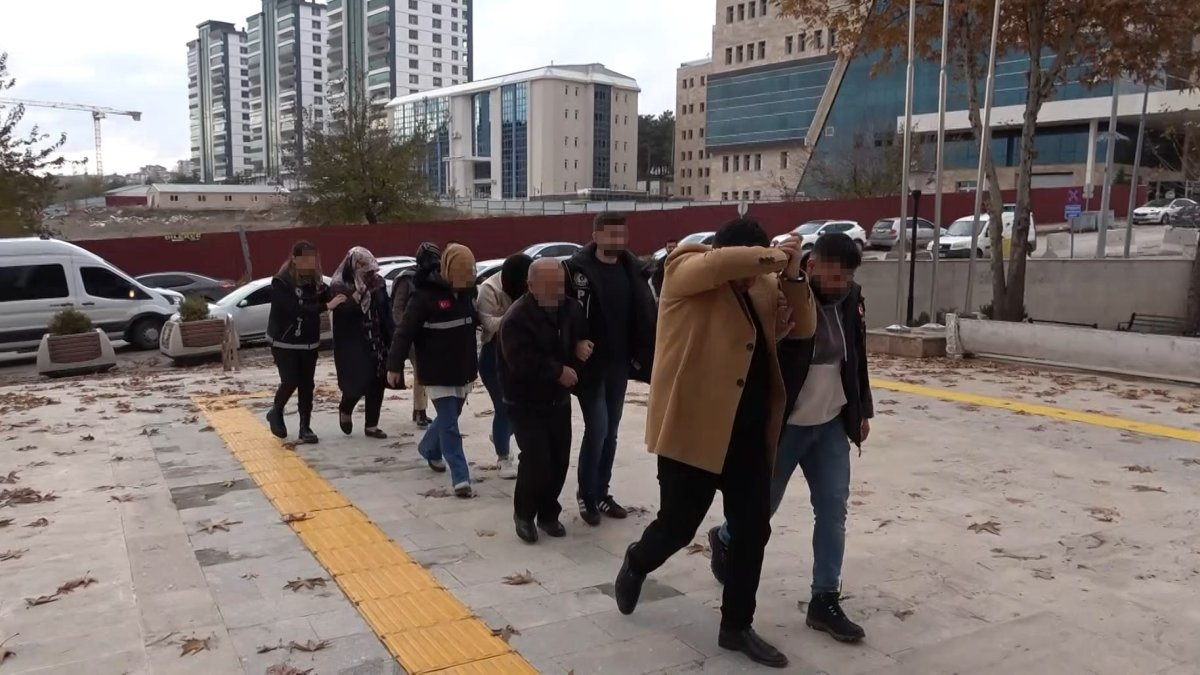 Elazığ'da uyuşturucu tacirlerine büyük operasyon '3' kadın 7 kişi yakalandı'