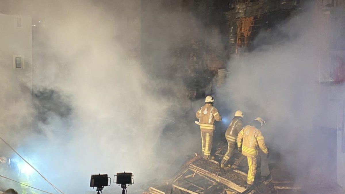 Beyoğlu'ndaki yangında 1 kişi hayatını kaybetti