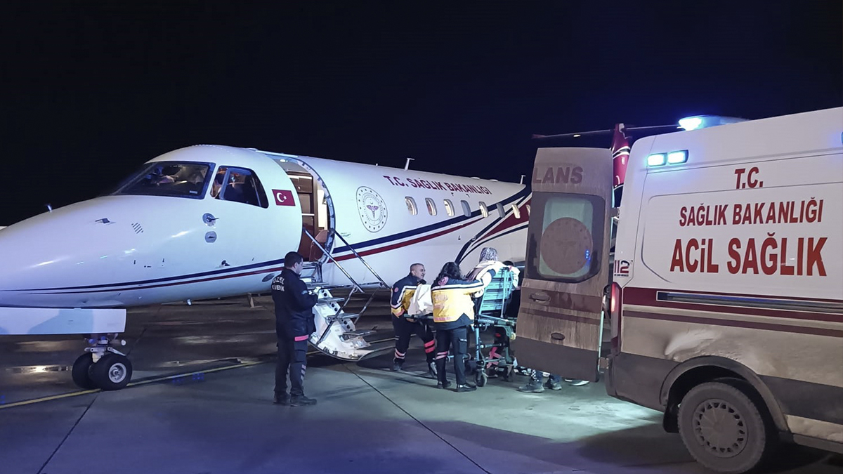Şırnaklı kadın hasta ambulans uçakla Ankara'ya sevk edildi