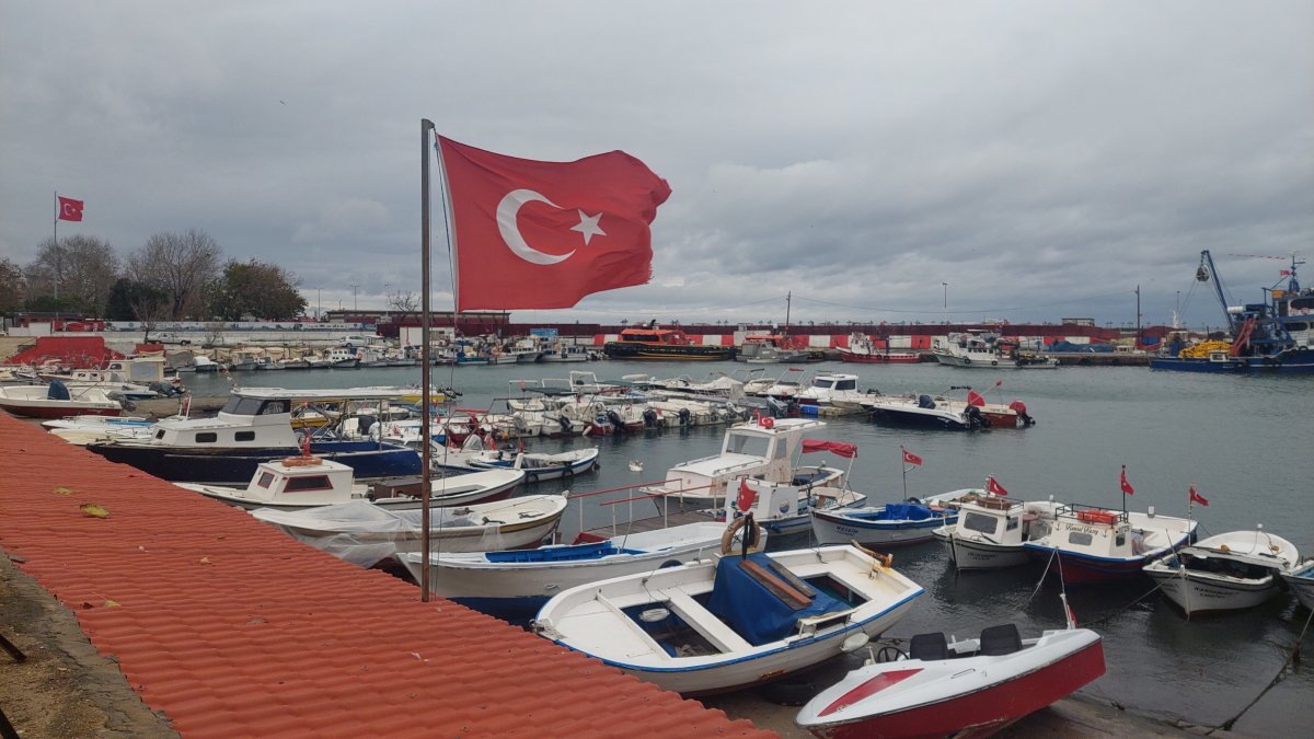 Poyraz nedeni ile Marmara Denizi’nde deniz trafiği durma noktasında