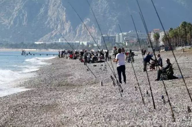Antalya'da yağışların ardı deniz sefası oldu