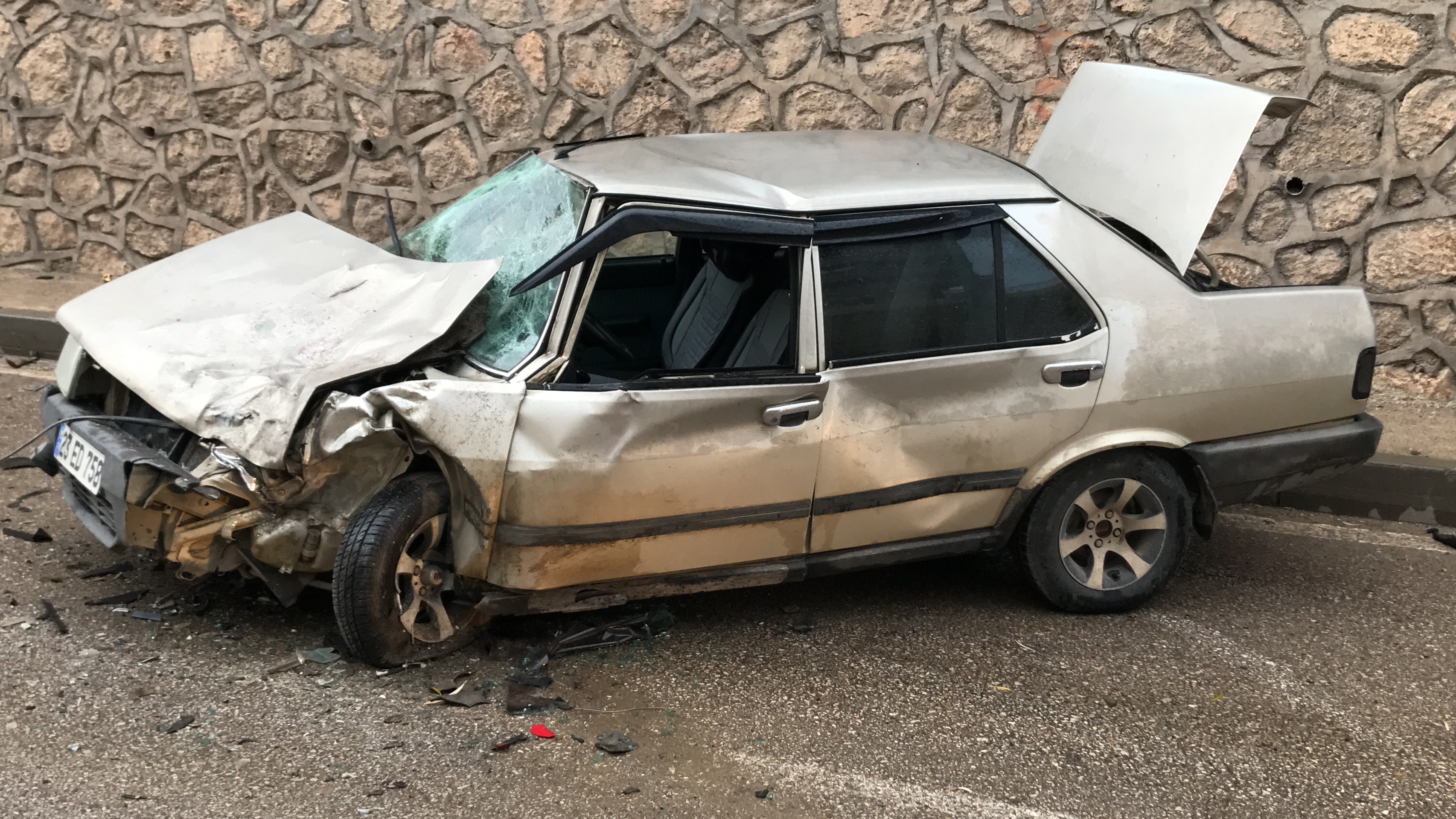 Elazığ’da iki araba çarpıştı '4 yaralı'