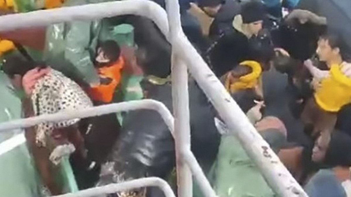 Sahil güvenlikten kaçmaya çalışan göçmenler fırtınaya yakalandı
