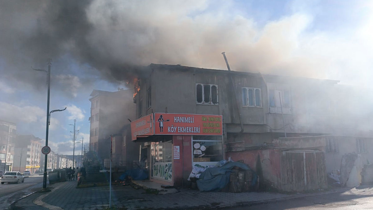 Sivas'ta iki katlı binada yangın