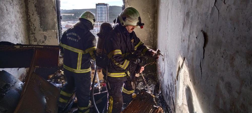 Kastamonu’da 10 katlı apartmanda yangın çıktı