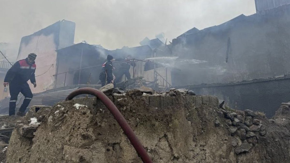 Sivas'da yangın '5 ev zarar gördü'