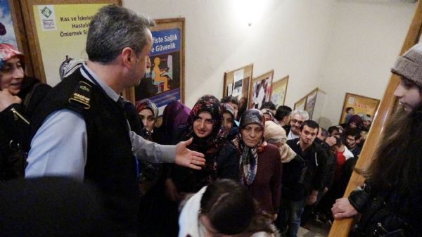 Bu kuyruk geçici işçi olabilmek için