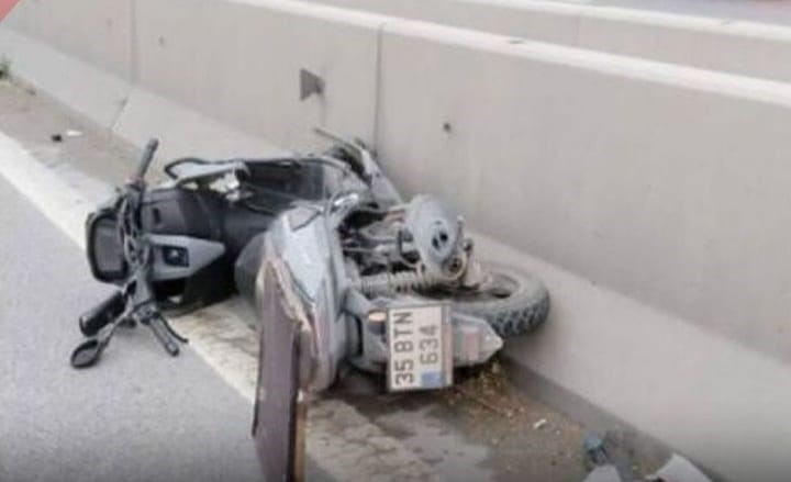 İzmir kadın motokurye kazada hayatını kaybetti
