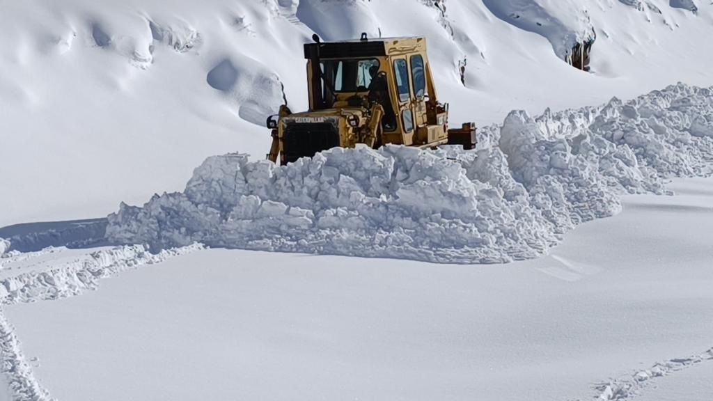 Şırnak'ta kar kalınlığı 2 metreye erişti