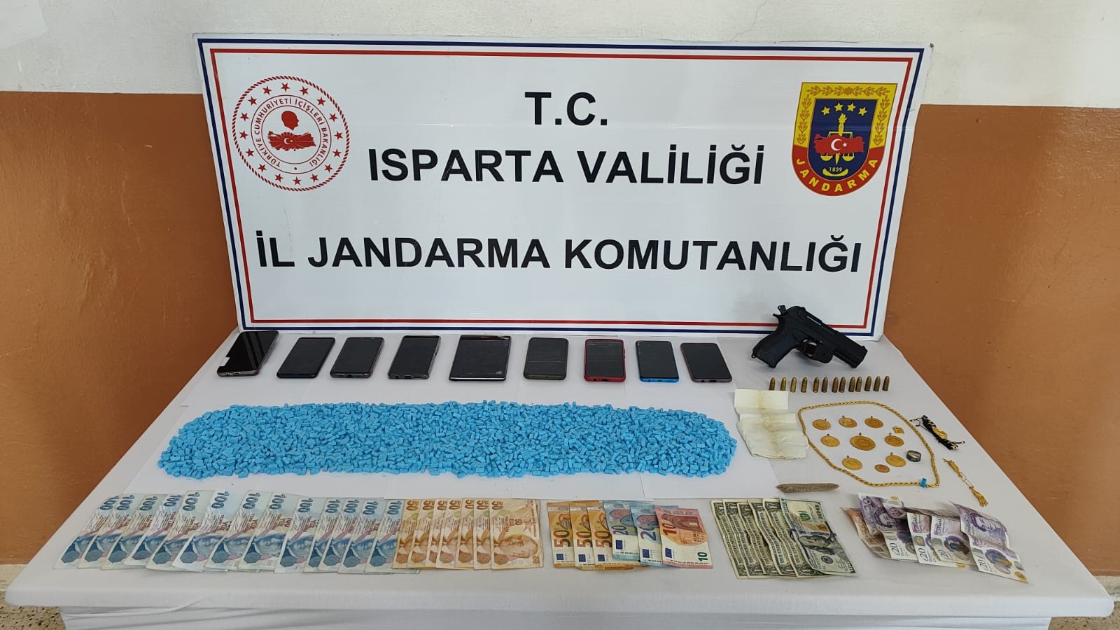Isparta'da uyuşturucu operasyonu düzenlendi.