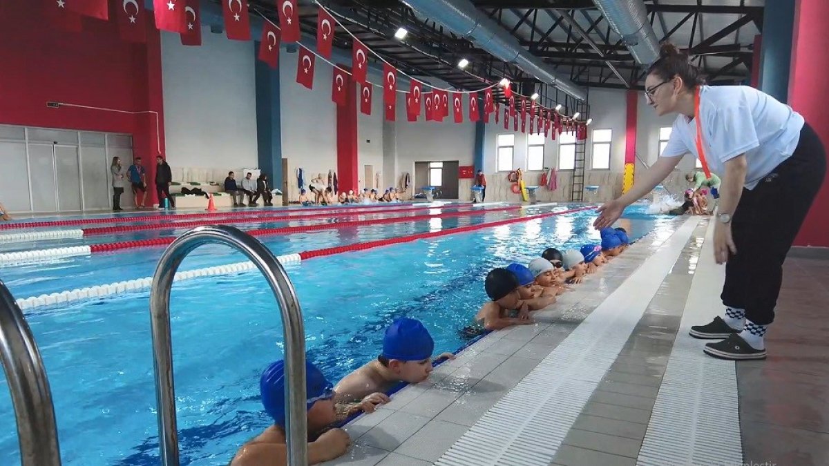 Van’da 20 bin öğrenciye yüzme eğitimi verildi