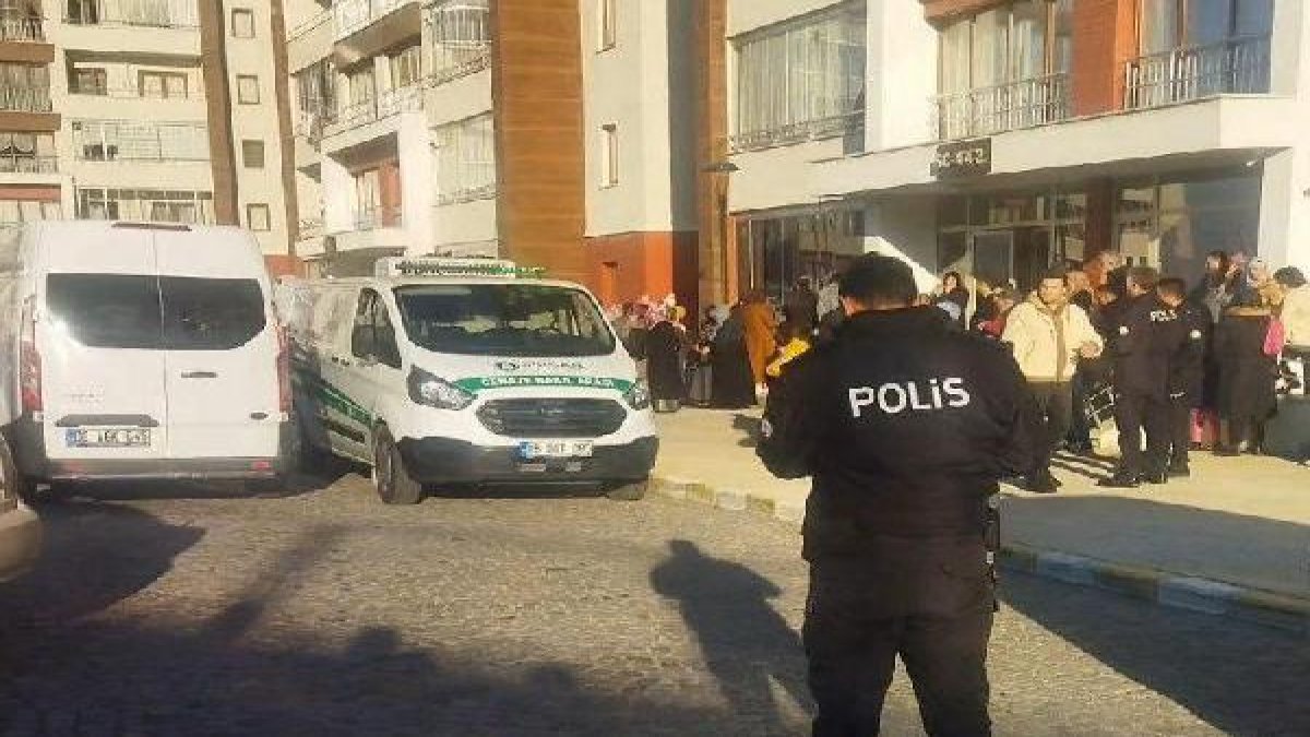 Ankara'da bir bekçi tabancayla eşini öldürüp intihar etti