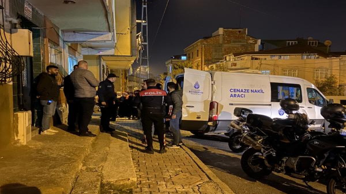 Arnavutköy'de dehşet  Küçük çocuk ensesinden vurulmuş halde bulundu