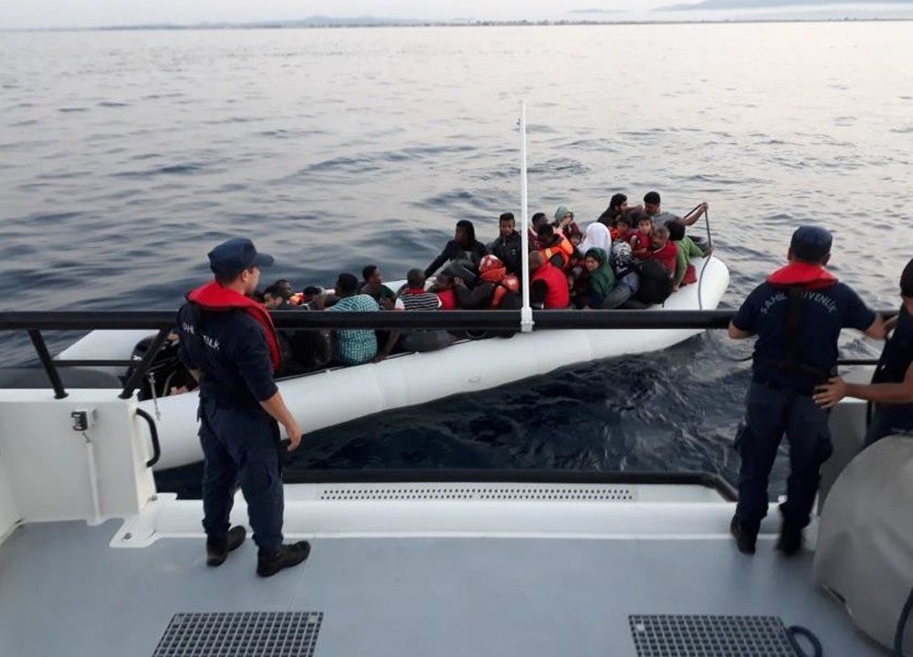İzmir açıklarında 123 göçmen yakalandı