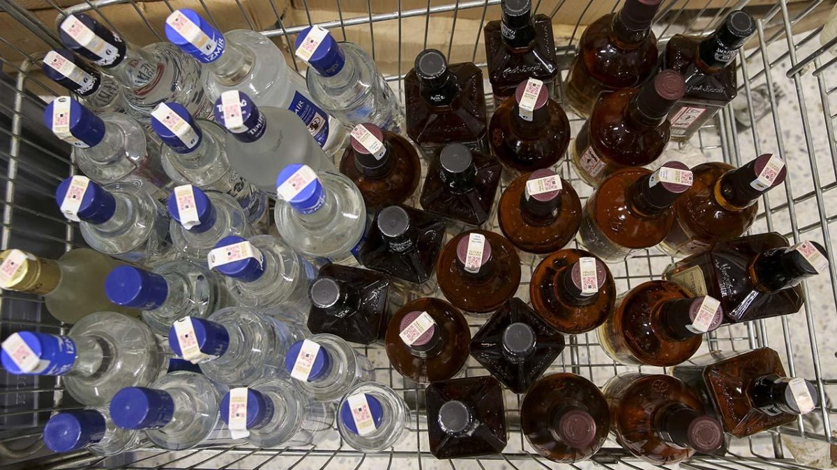 Antalya’da binlerce litre kaçak içki ele geçirildi