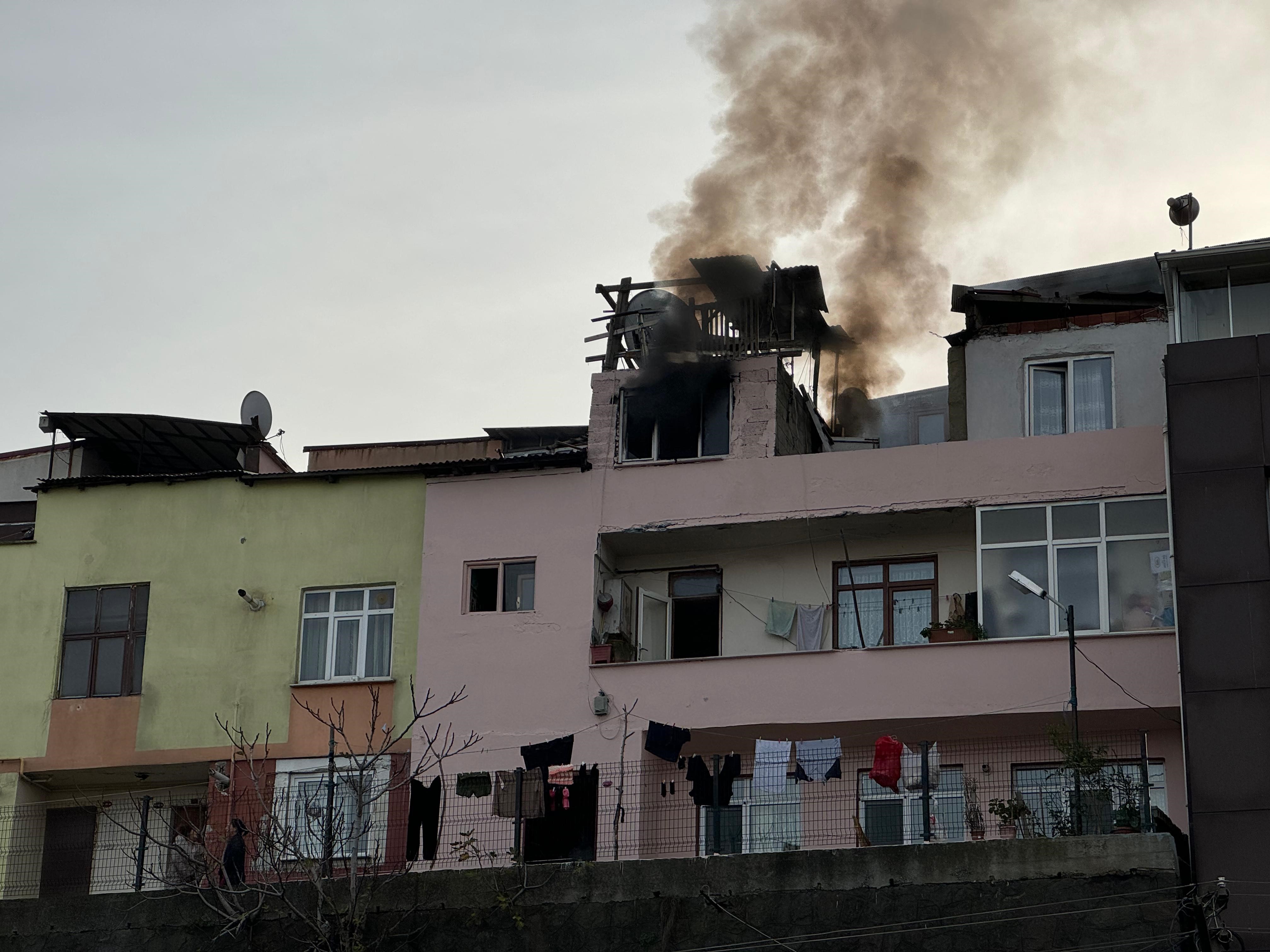 Trabzon'da bir binada yangın çıktı