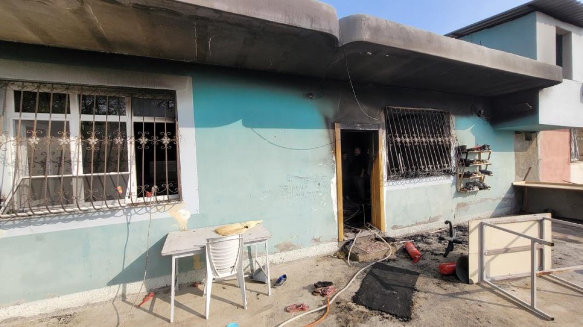 Adana'da bir evde soba devrildi '3 ölü 1 yaralı'