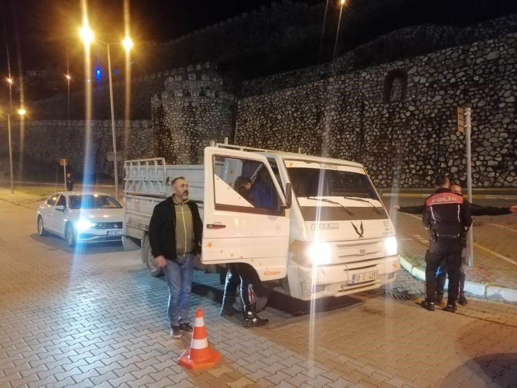 Asayiş operasyonunda 9 şahıs yakalanırken 90 sürücüye ceza verildi