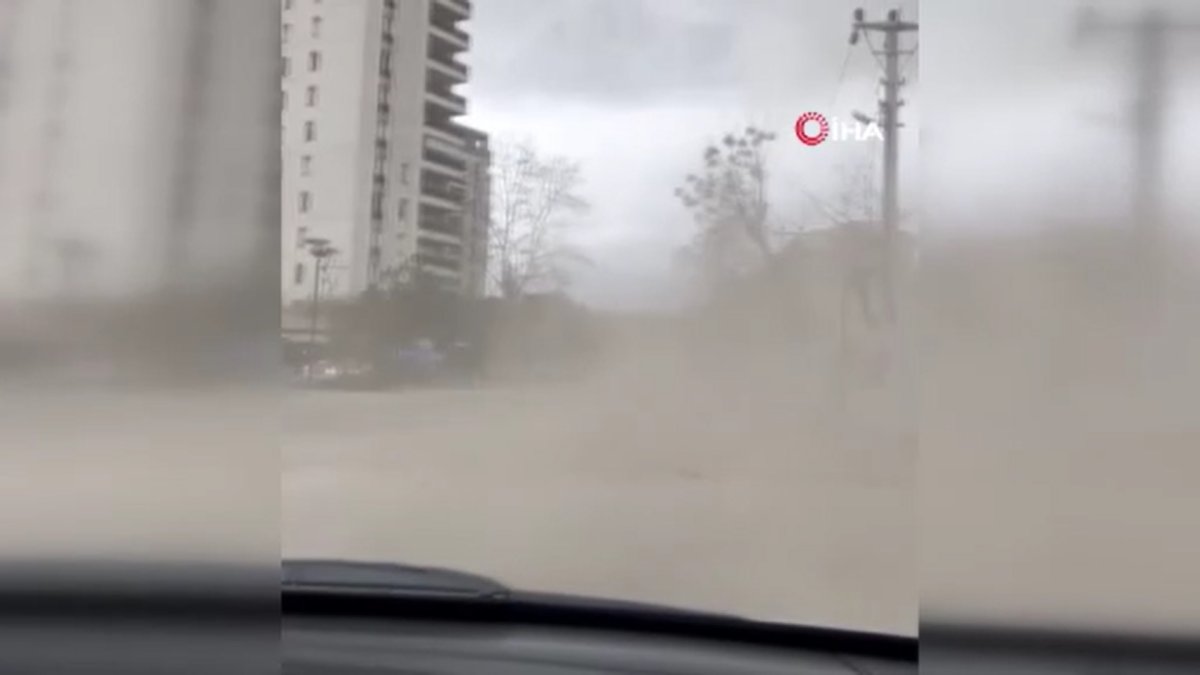 Bursa'yı şiddetli fırtına vurdu