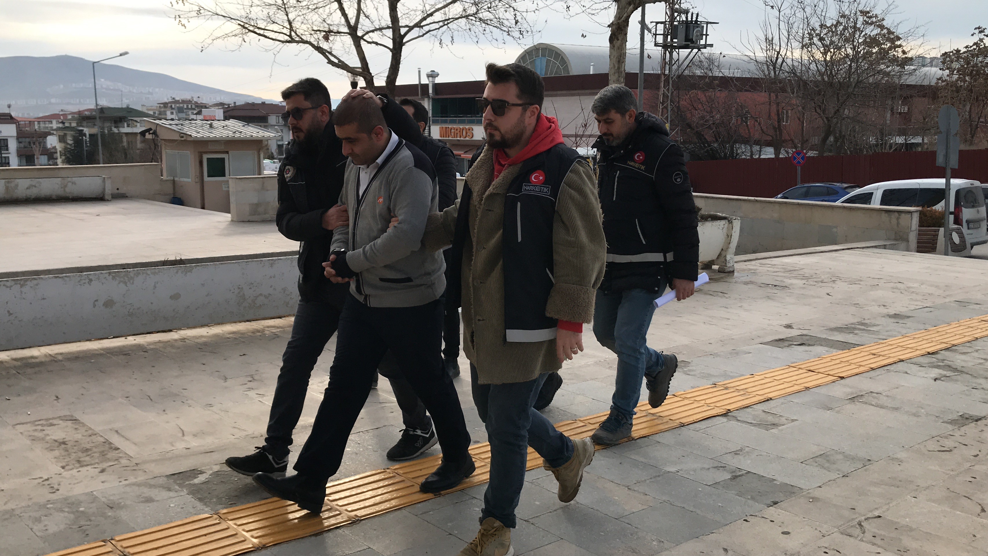 Elazığ’da uyuşturucu tacirlerine 2 tutuklama