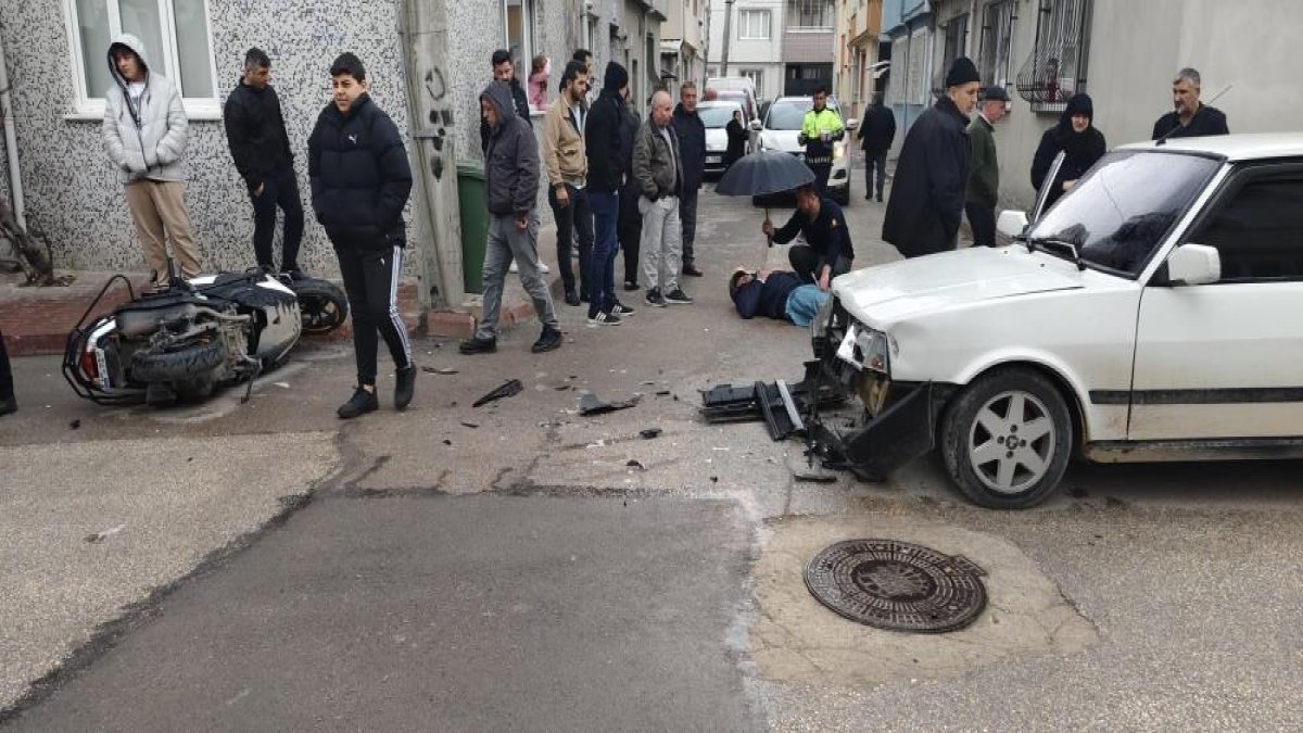 Bursa'da otomobil motosiklete çarptı '1 yaralı'