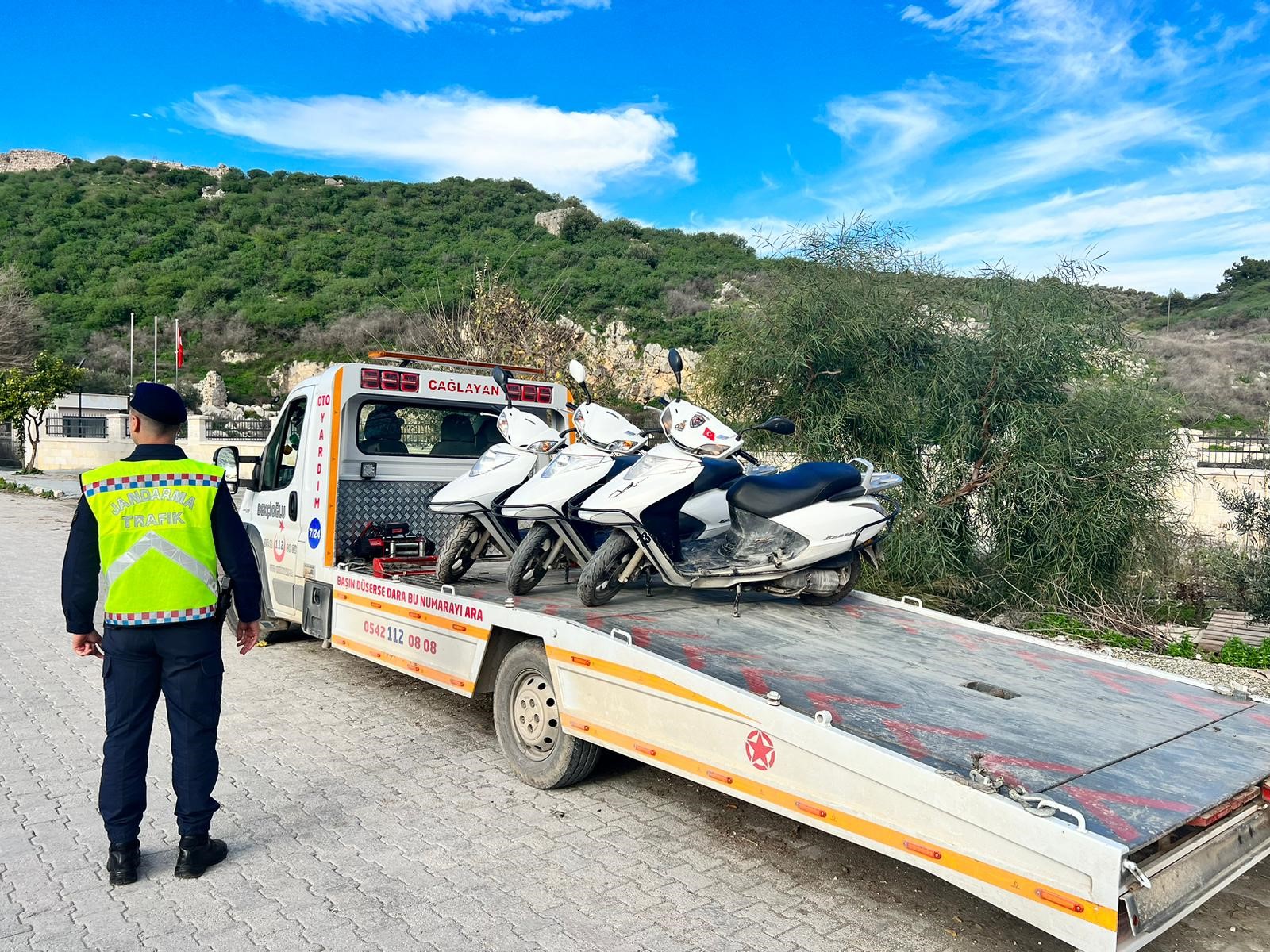 Antalya’da yüzlerce motosiklet sürücüsüne ceza kesildi