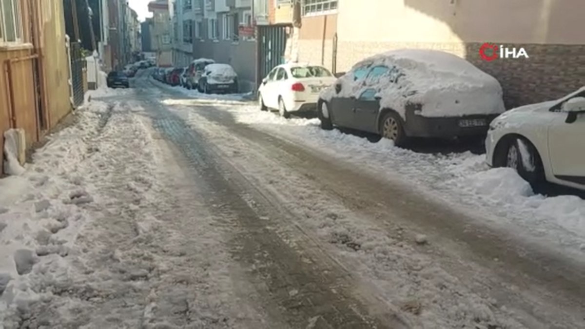 Tekirdağ'da sokaklar buz pistine döndü