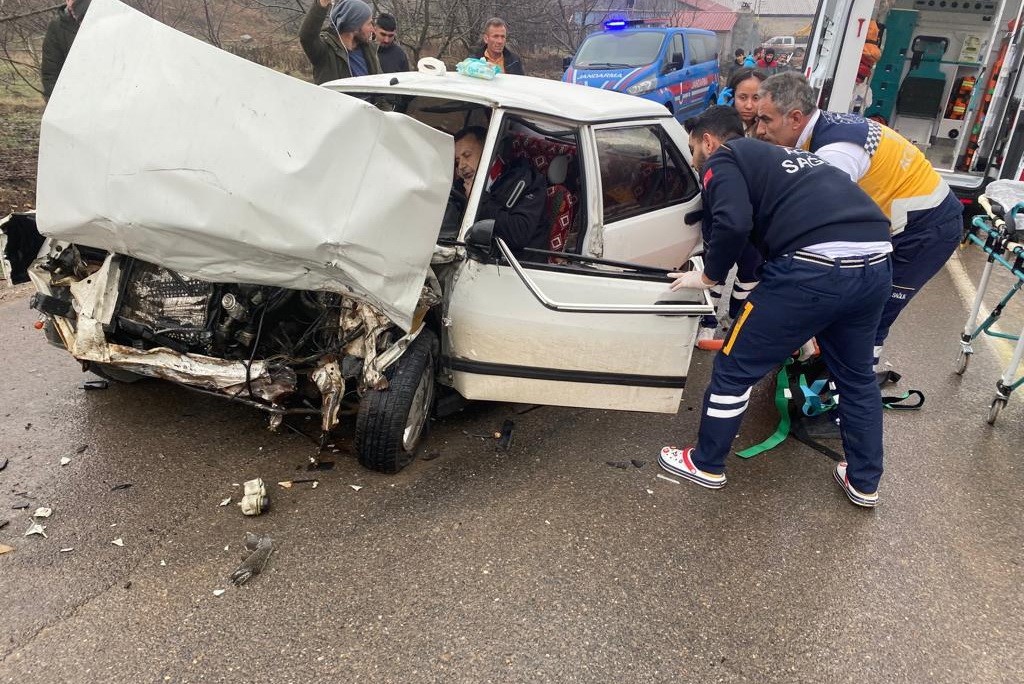 Adıyaman'da sivil polis aracı kaza yaptı