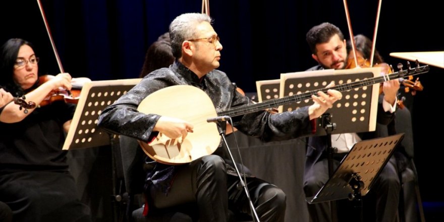 "Senfoni ile Saz Eserleri" CRR'de seslendirildi